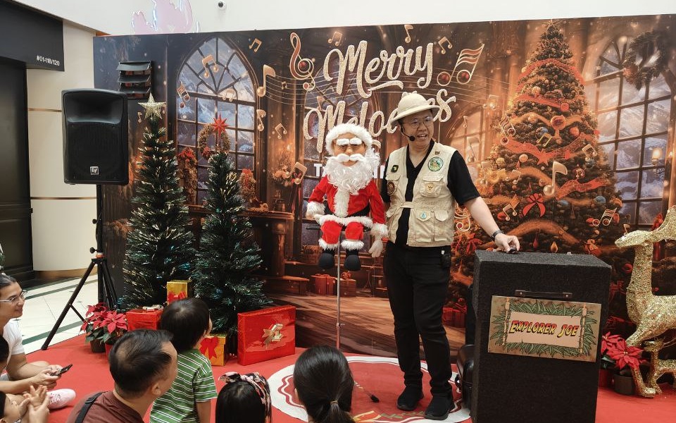 Christmas Puppet Show 5